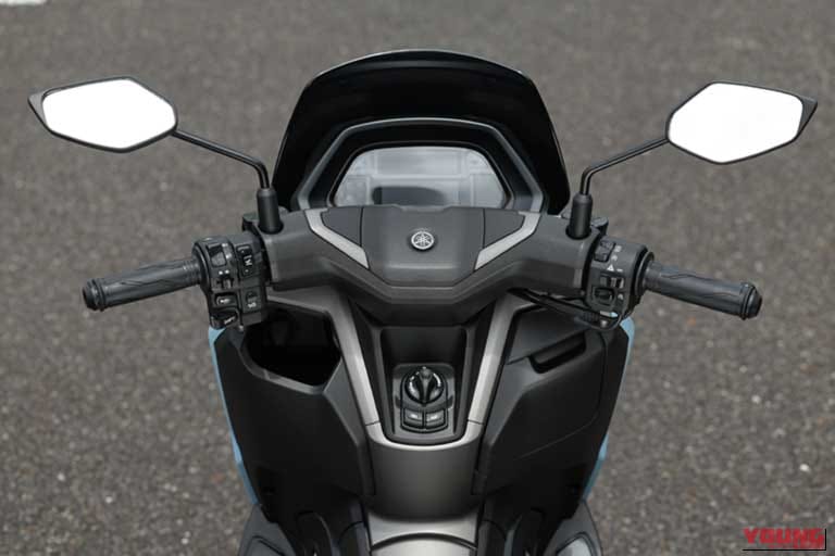 YAMAHA NMAX155｜ヤマハ「NMAX155」はシフトダウンが効く！ レーシング女子・岡崎静夏の試乗インプレッション