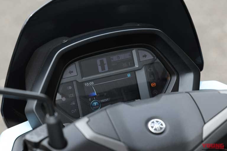 YAMAHA NMAX155|ヤマハ「NMAX155」はシフトダウンが効く! レーシング女子・岡崎静夏の試乗インプレッション