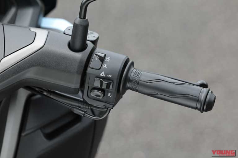 YAMAHA NMAX155｜ヤマハ「NMAX155」はシフトダウンが効く！ レーシング女子・岡崎静夏の試乗インプレッション