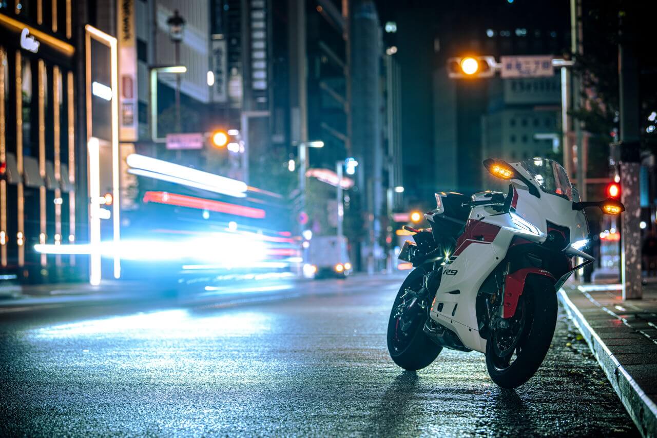 ヤマハ｜YZF-R9｜試乗インプレッション｜【見た目とは裏腹に意外と街乗りも快適だった！】ヤマハ「YZF-R9」2025モデル試乗レポート