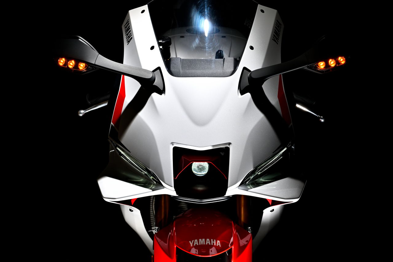 ヤマハ｜YZF-R9｜試乗インプレッション｜【見た目とは裏腹に意外と街乗りも快適だった！】ヤマハ「YZF-R9」2025モデル試乗レポート