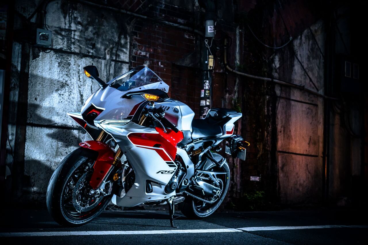 ヤマハ｜YZF-R9｜試乗インプレッション｜【見た目とは裏腹に意外と街乗りも快適だった！】ヤマハ「YZF-R9」2025モデル試乗レポート