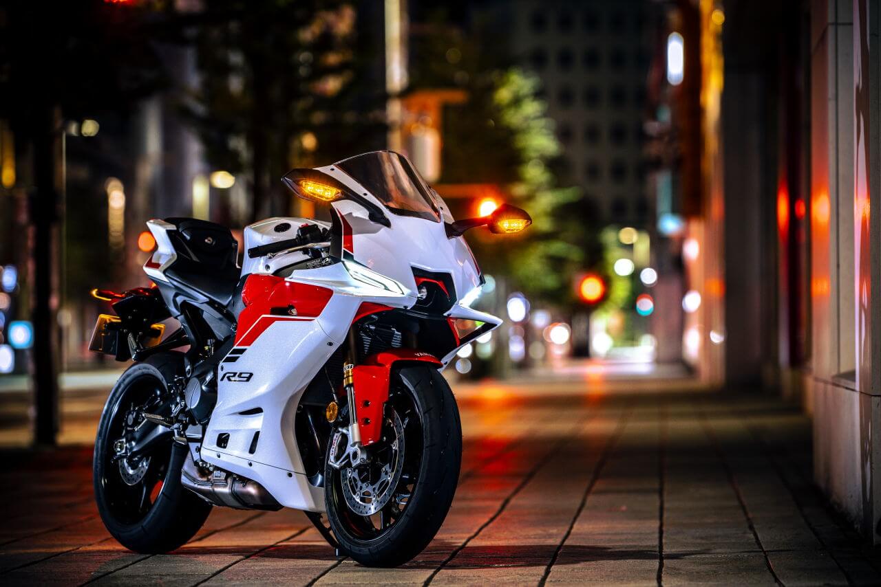 ヤマハ｜YZF-R9｜試乗インプレッション｜【見た目とは裏腹に意外と街乗りも快適だった！】ヤマハ「YZF-R9」2025モデル試乗レポート