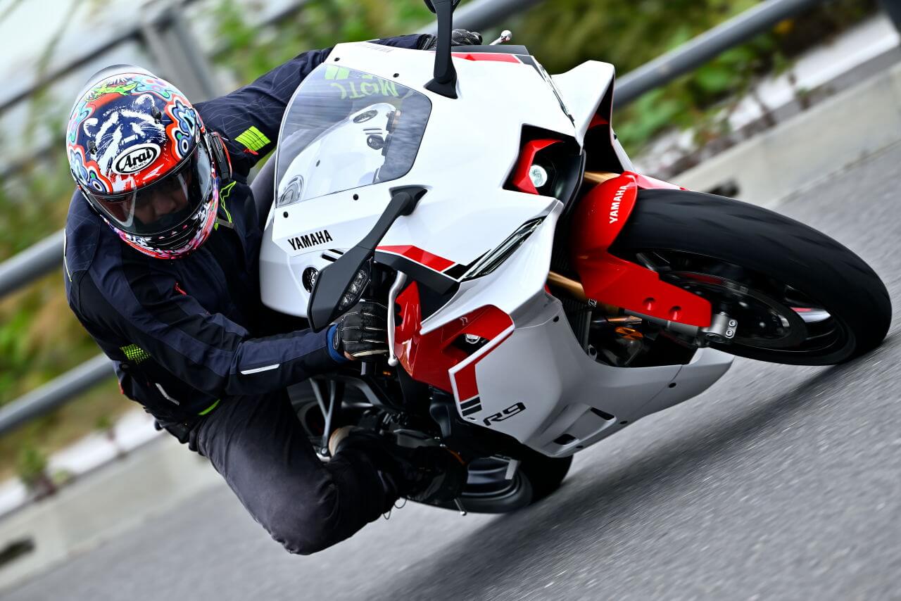 ヤマハ|YZF-R9|試乗インプレッション|【見た目とは裏腹に意外と街乗りも快適だった!】ヤマハ「YZF-R9」2025モデル試乗レポート