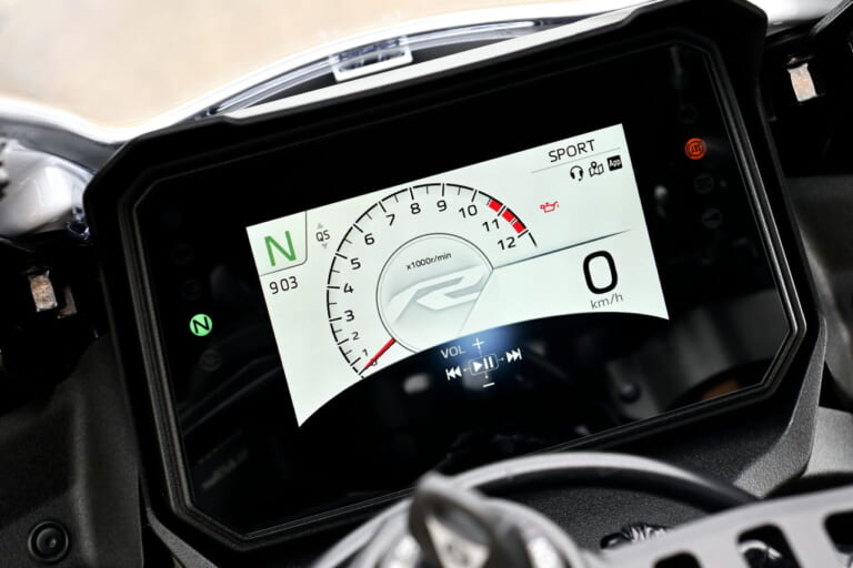 ヤマハ|YZF-R9|試乗インプレッション|【見た目とは裏腹に意外と街乗りも快適だった!】ヤマハ「YZF-R9」2025モデル試乗レポート