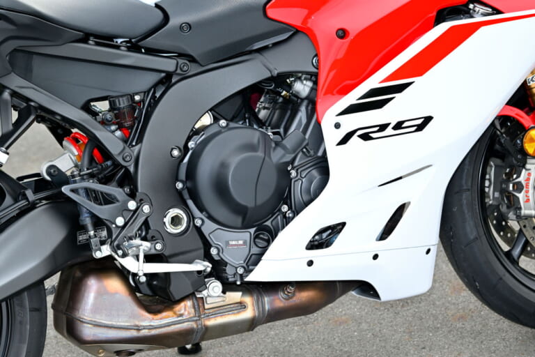 ヤマハ|YZF-R9|試乗インプレッション|【見た目とは裏腹に意外と街乗りも快適だった!】ヤマハ「YZF-R9」2025モデル試乗レポート