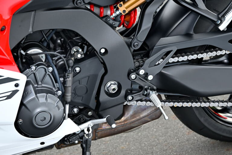 ヤマハ|YZF-R9|試乗インプレッション|【見た目とは裏腹に意外と街乗りも快適だった!】ヤマハ「YZF-R9」2025モデル試乗レポート