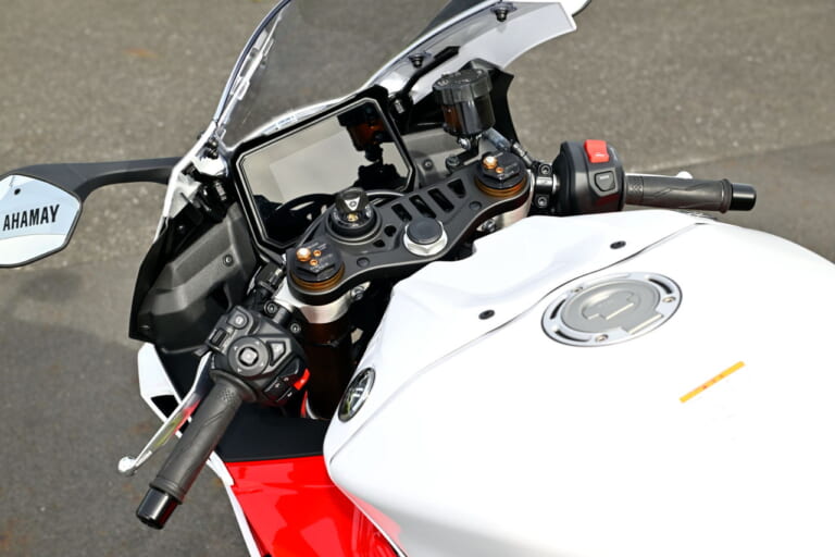 ヤマハ|YZF-R9|試乗インプレッション|【見た目とは裏腹に意外と街乗りも快適だった!】ヤマハ「YZF-R9」2025モデル試乗レポート