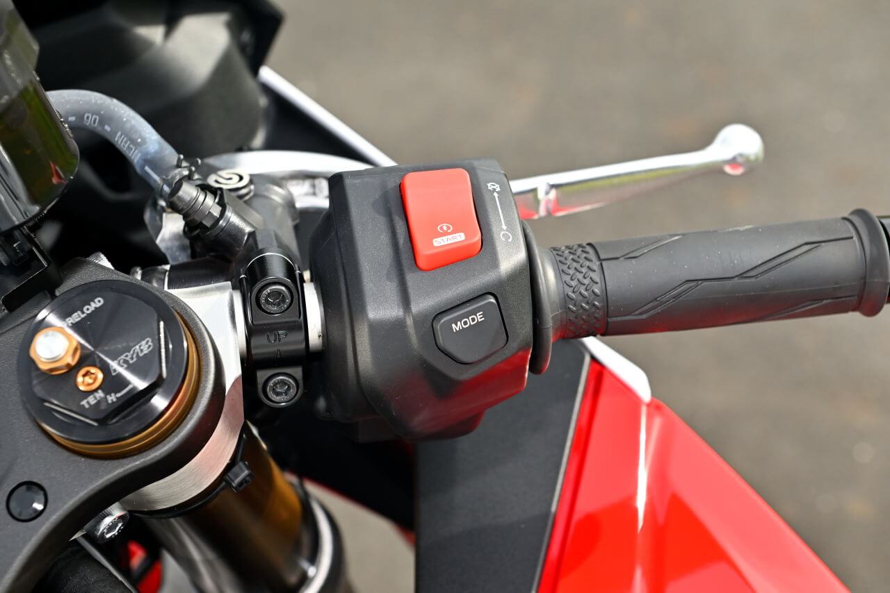 |【見た目とは裏腹に意外と街乗りも快適だった!】ヤマハ「YZF-R9」2025モデル試乗レポート