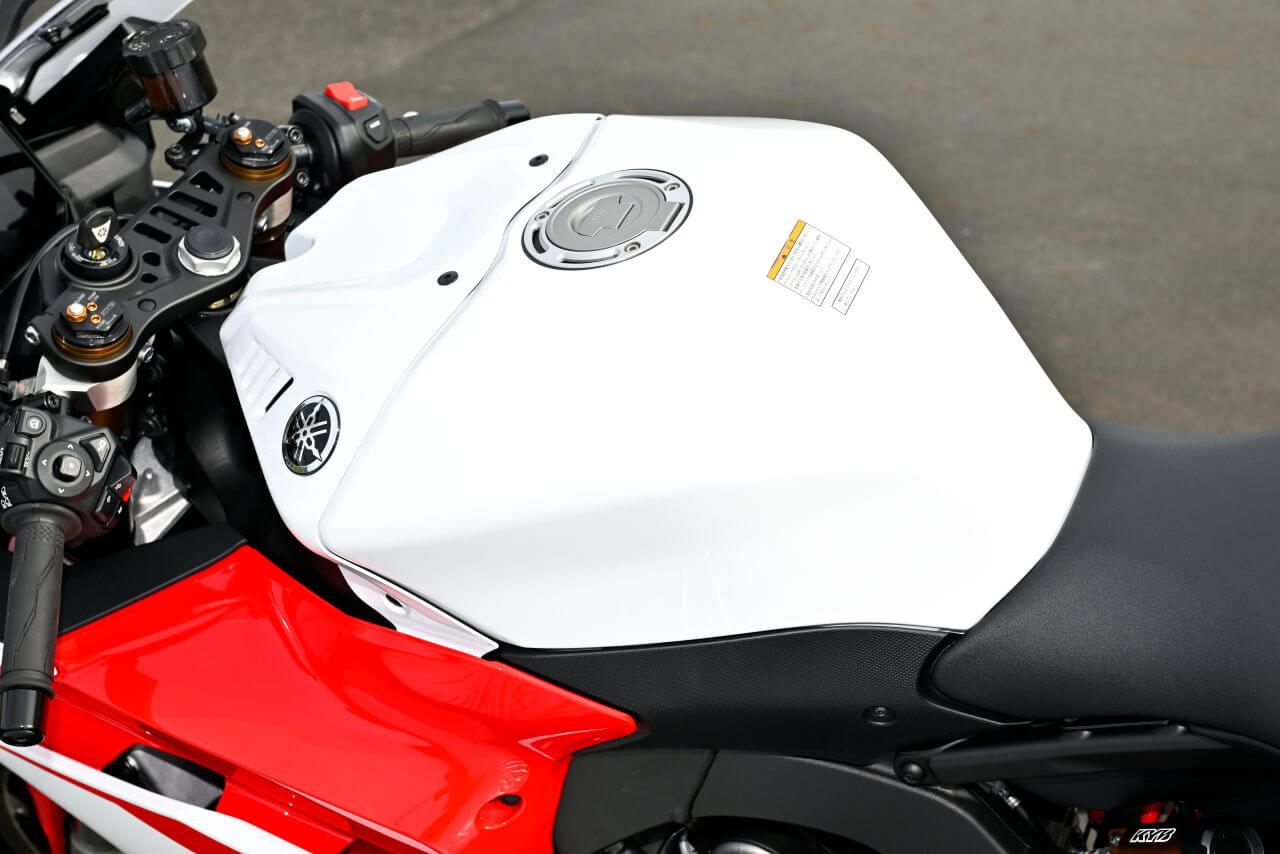 ヤマハ｜YZF-R9｜試乗インプレッション｜【見た目とは裏腹に意外と街乗りも快適だった！】ヤマハ「YZF-R9」2025モデル試乗レポート