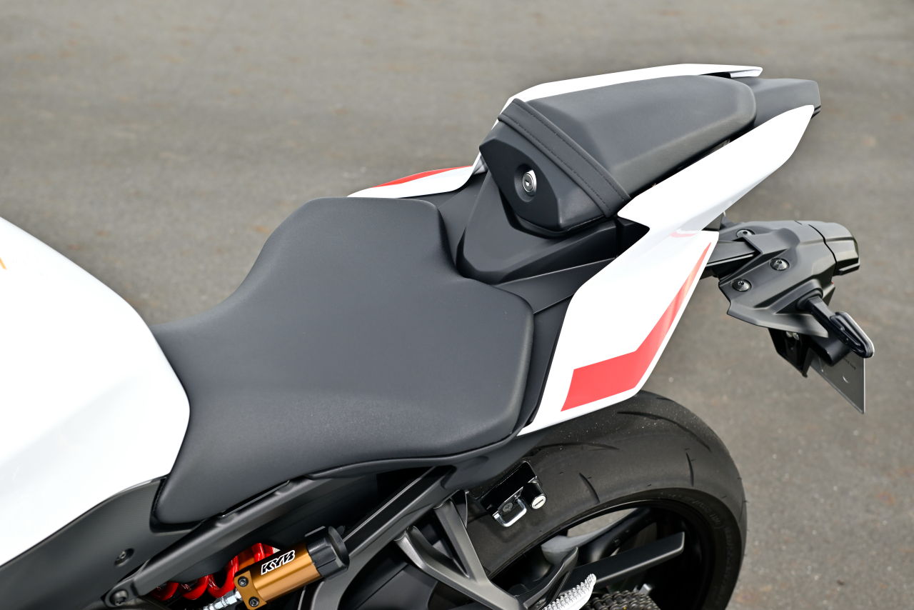 |【見た目とは裏腹に意外と街乗りも快適だった!】ヤマハ「YZF-R9」2025モデル試乗レポート