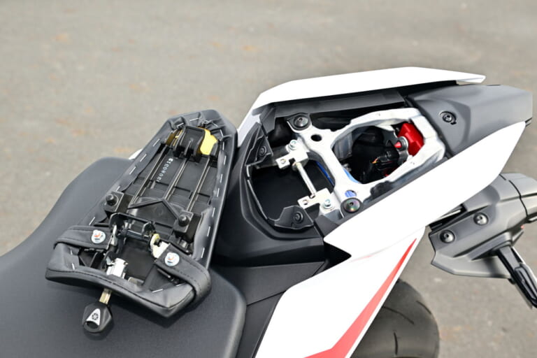 ヤマハ|YZF-R9|試乗インプレッション|【見た目とは裏腹に意外と街乗りも快適だった!】ヤマハ「YZF-R9」2025モデル試乗レポート