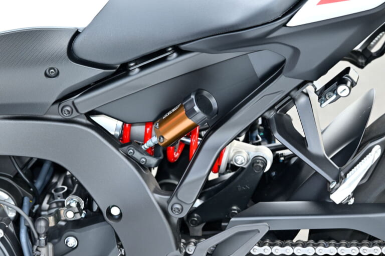 ヤマハ|YZF-R9|試乗インプレッション|【見た目とは裏腹に意外と街乗りも快適だった!】ヤマハ「YZF-R9」2025モデル試乗レポート