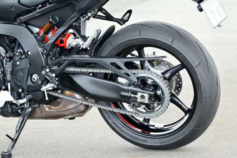 ヤマハ|YZF-R9|試乗インプレッション|【見た目とは裏腹に意外と街乗りも快適だった!】ヤマハ「YZF-R9」2025モデル試乗レポート