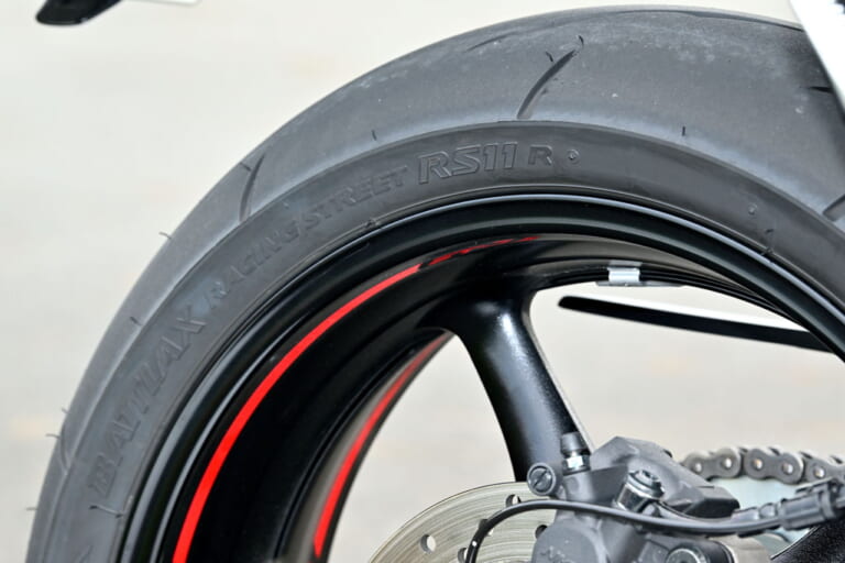 ヤマハ|YZF-R9|試乗インプレッション|【見た目とは裏腹に意外と街乗りも快適だった!】ヤマハ「YZF-R9」2025モデル試乗レポート