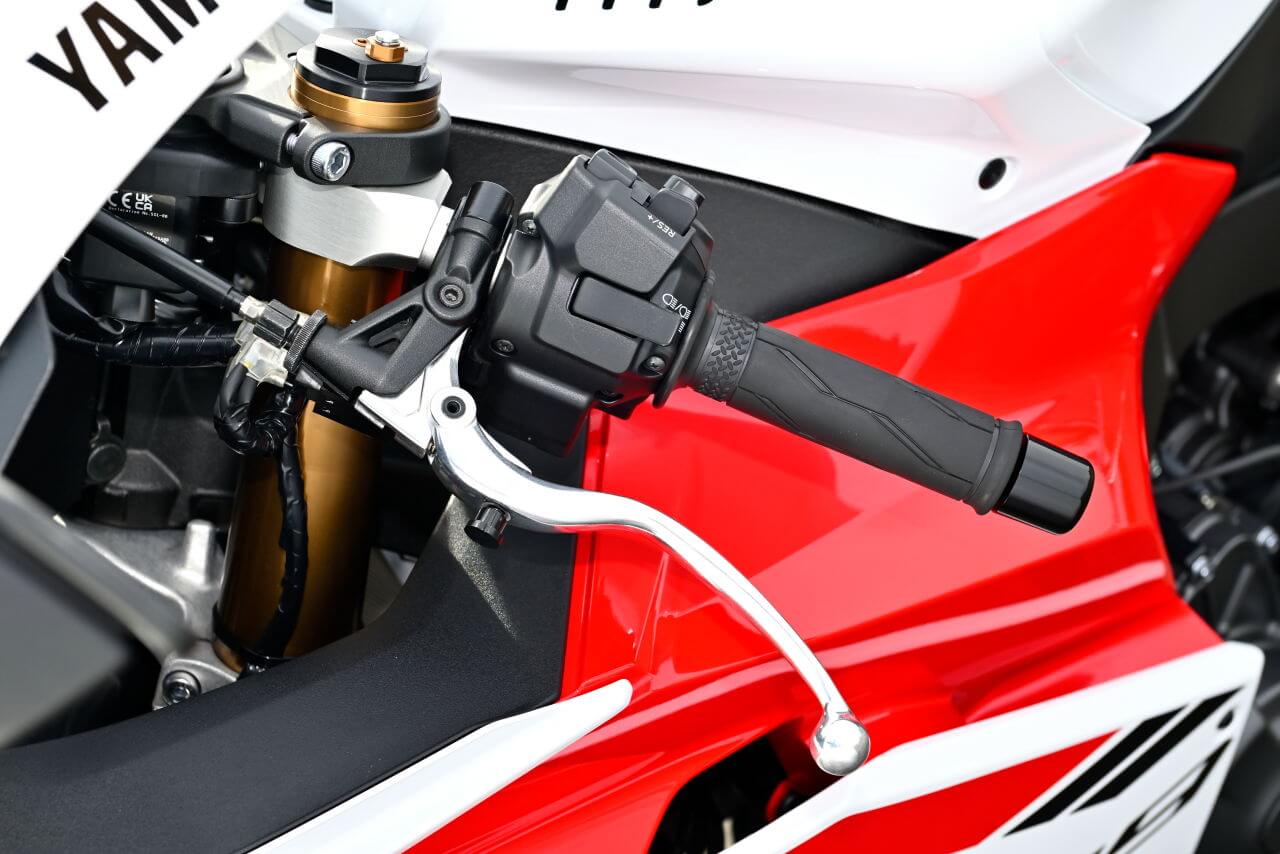 ｜【見た目とは裏腹に意外と街乗りも快適だった！】ヤマハ「YZF-R9」2025モデル試乗レポート