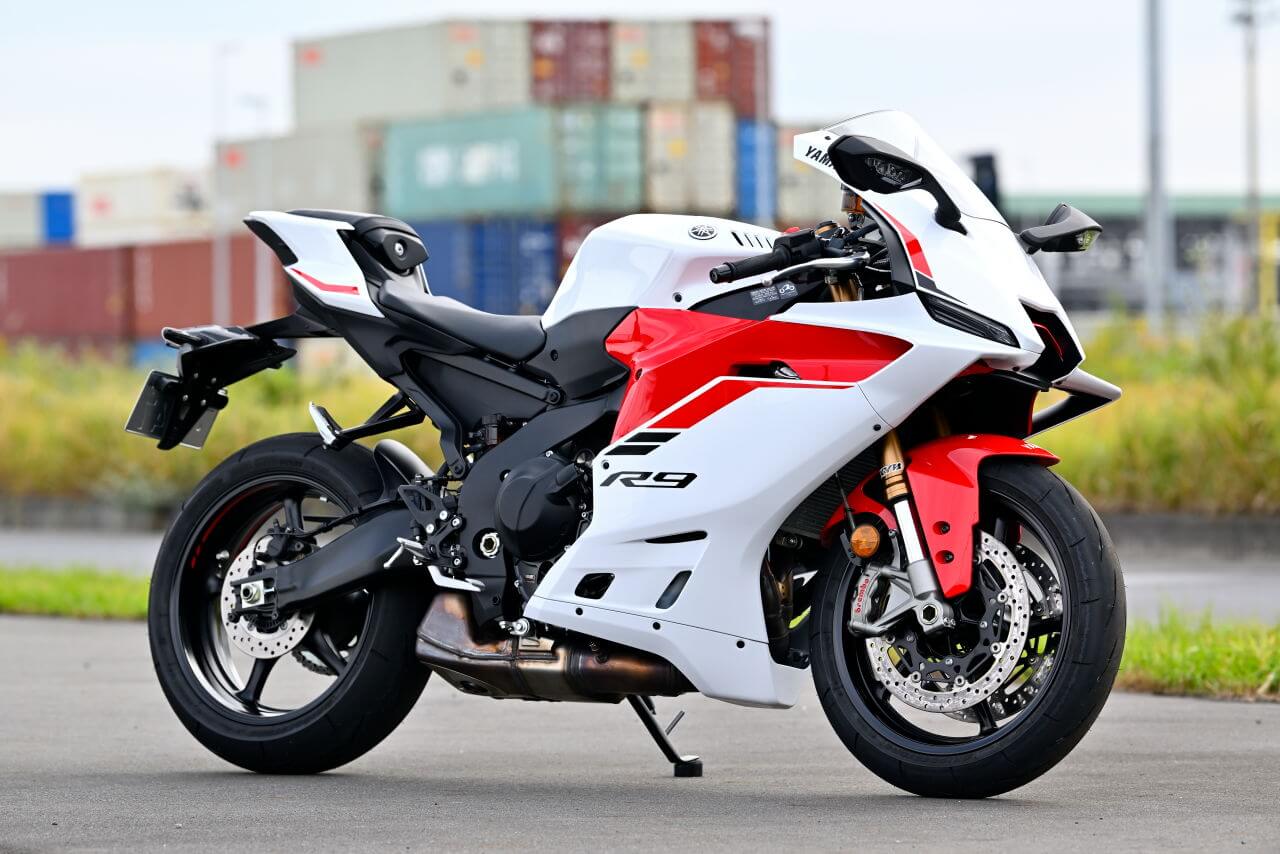 ヤマハ｜YZF-R9｜試乗インプレッション｜【見た目とは裏腹に意外と街乗りも快適だった！】ヤマハ「YZF-R9」2025モデル試乗レポート