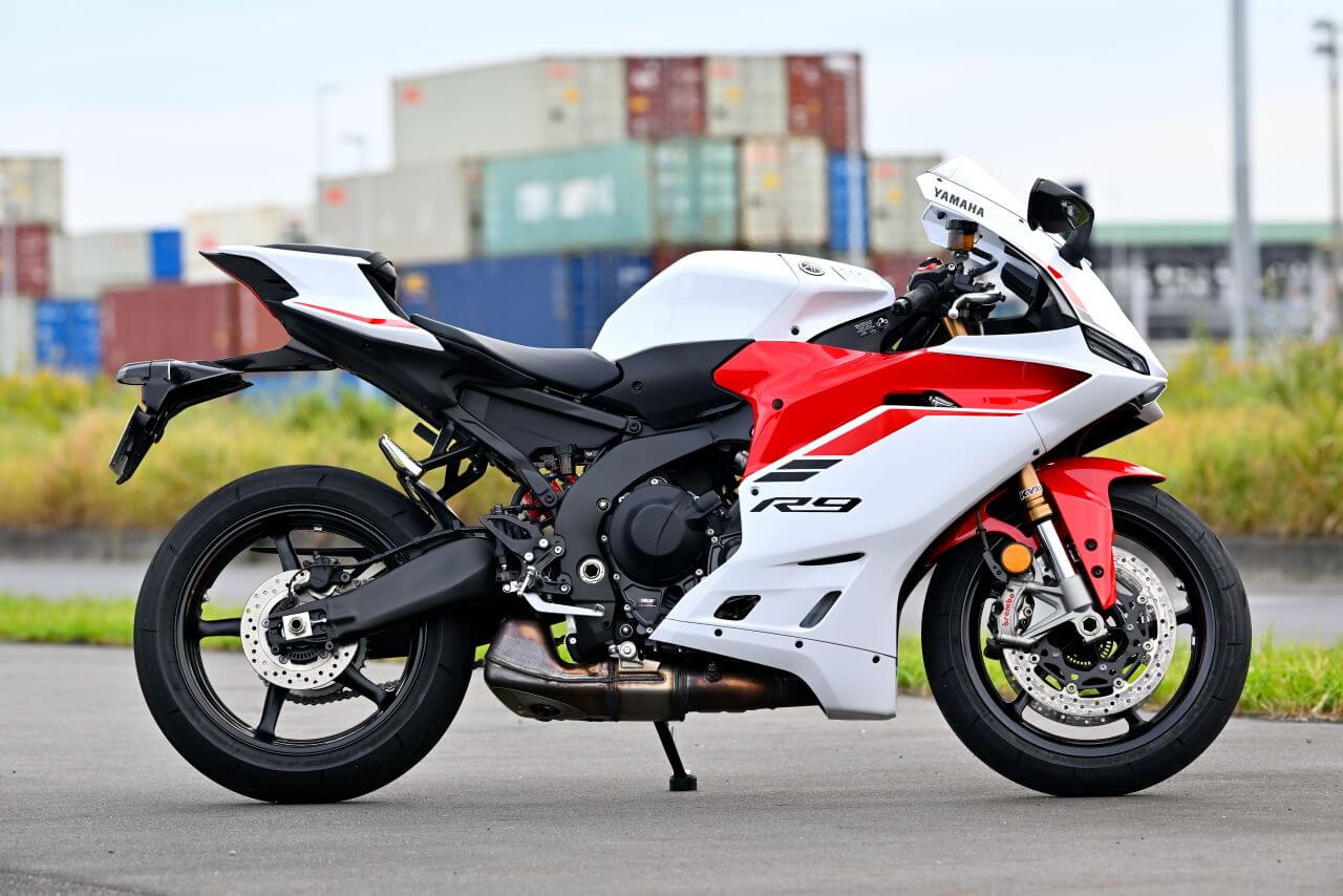 ヤマハ｜YZF-R9｜試乗インプレッション｜【見た目とは裏腹に意外と街乗りも快適だった！】ヤマハ「YZF-R9」2025モデル試乗レポート