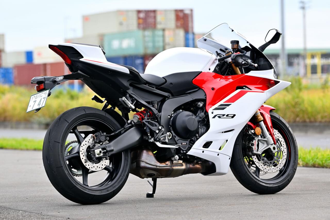 ヤマハ｜YZF-R9｜試乗インプレッション｜【見た目とは裏腹に意外と街乗りも快適だった！】ヤマハ「YZF-R9」2025モデル試乗レポート