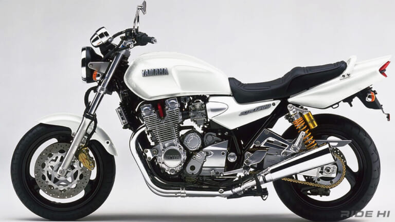 ヤマハ|XJR1300|1998|「あの頃CB1300SFを圧倒してた?!」「’01~’02は至高」XJR1300のキャブ仕様に込められたヤマハ・ハンドリングのこだわり!
