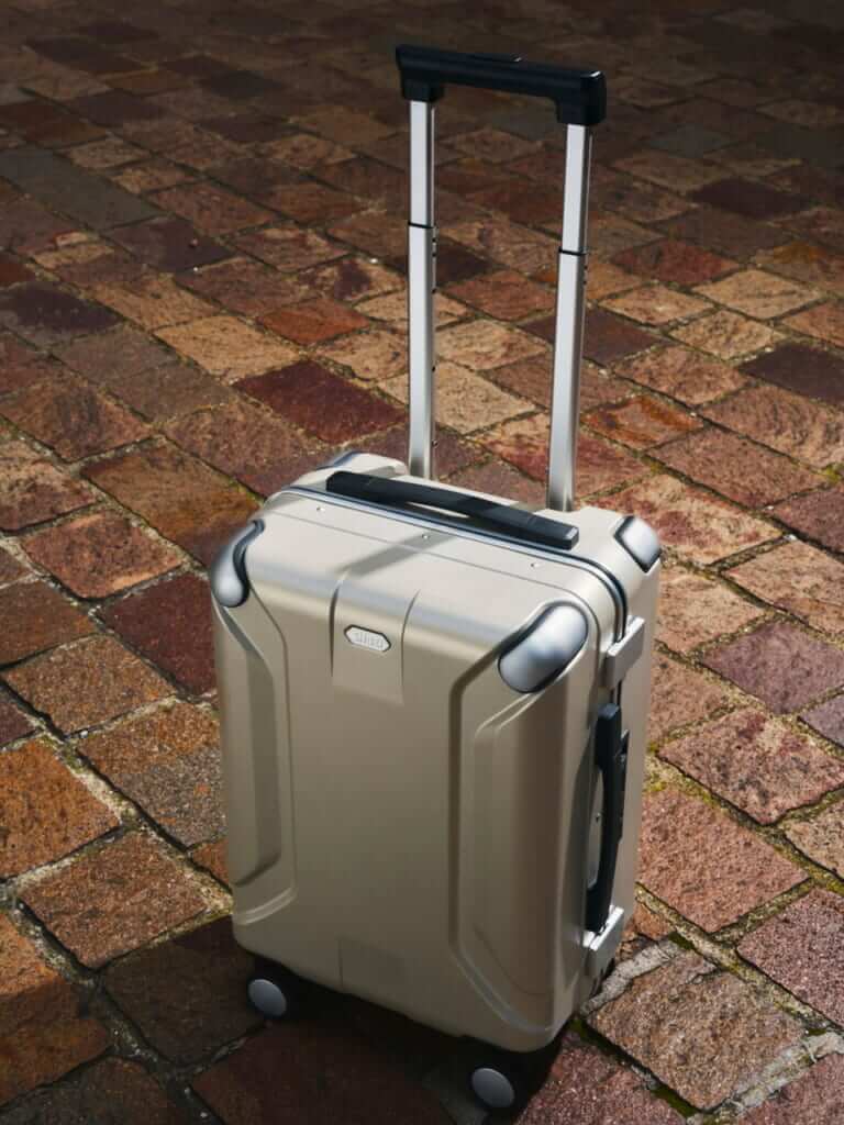 SHOEI X-CORE|【数量限定】SHOEIの命を守るヘルメット技術を活かしたキャリーケース「X-CORE」を特別価格にて1月10日販売開始!