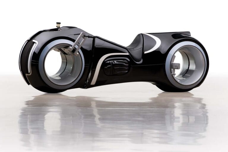 トロンのバイク|「ぼくの考えた最強のマシン」系?! 『トロン』のマシンをワンオフで再現しちゃった夫婦の話