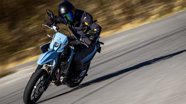 【新車試乗】スズキ(SUZUKI)DR-Z4SM/S：DRZ4シリーズが24年ぶりのフルモデルチェンジ！