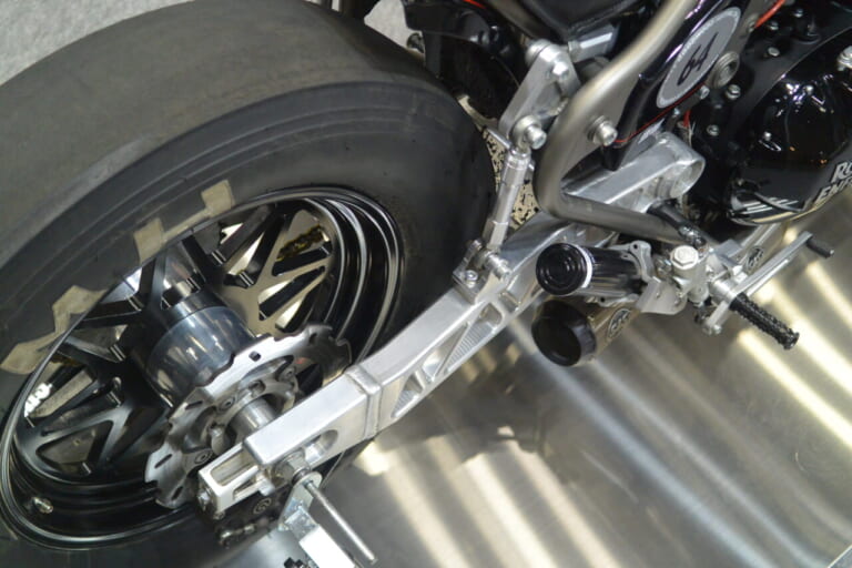 横浜ホットロッドショー｜ロイヤルエンフィールド｜サムライ（SURESHOT）｜【ホットロッドショー】ロイヤルエンフィールド「ショットガン650」が大化け！ 昨季アワード3冠のマシンも登壇