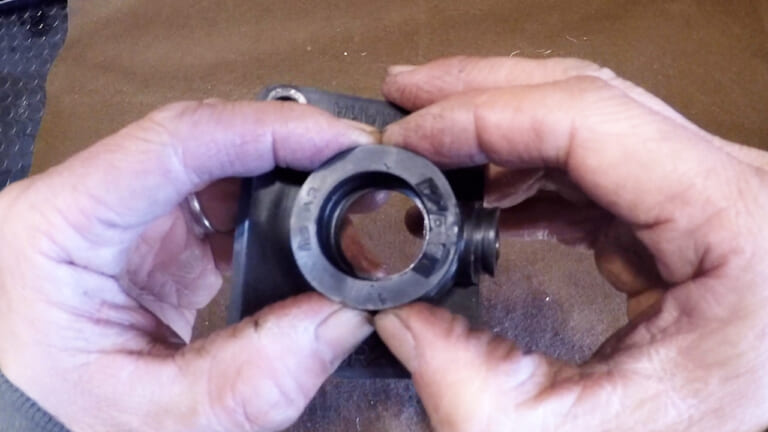 【DIY整備の裏技】固くなったゴムが柔らかくなる㊙ケミカル、寒い冬でも効果的? 2ヶ月後の経過報告【ラバゲイン】|【DIY整備の裏技】固くなったゴムが柔らかくなる㊙ケミカル、寒い冬でも効果的? 2ヶ月後の経過報告【ラバゲイン】