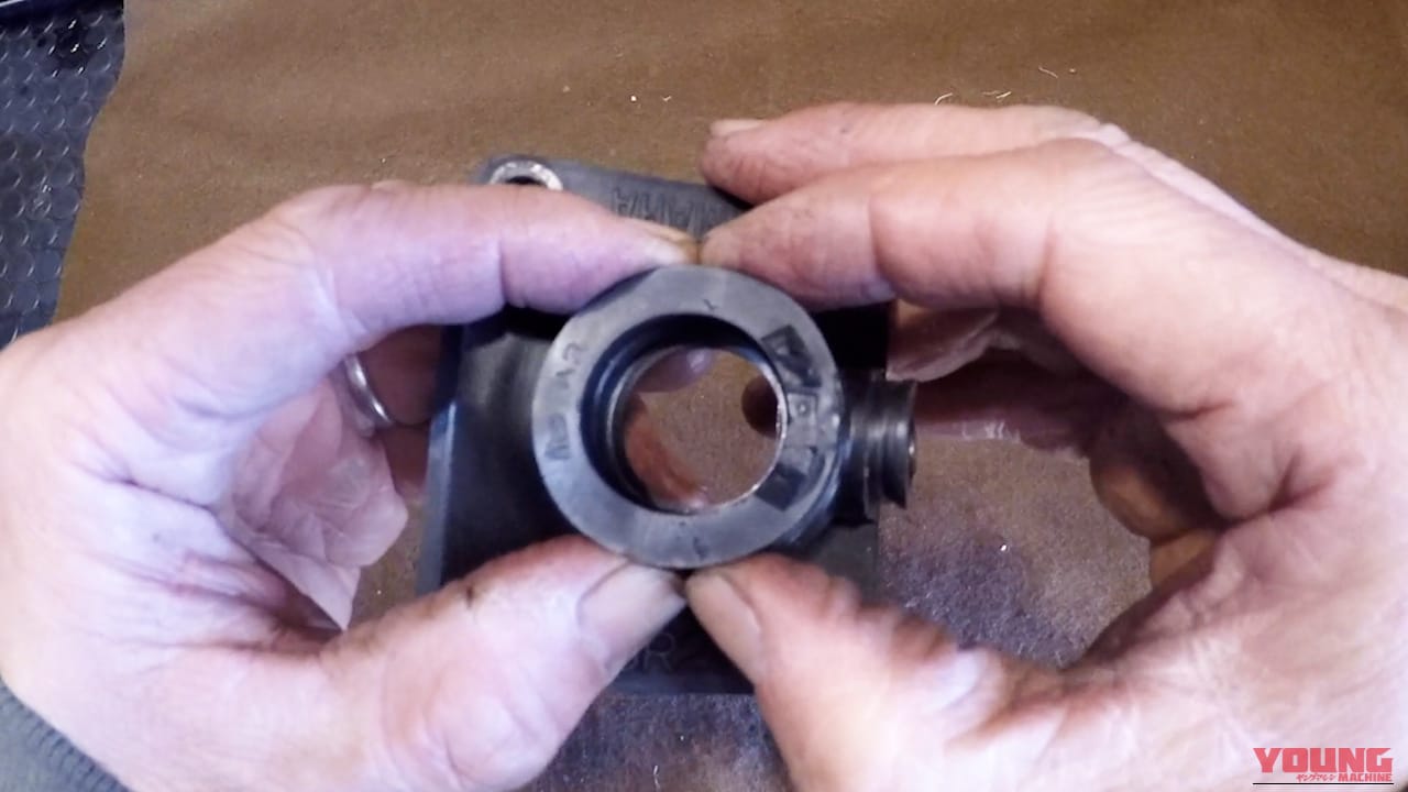 【DIY整備の裏技】固くなったゴムが柔らかくなる㊙ケミカル、寒い冬でも効果的? 2ヶ月後の経過報告【ラバゲイン】｜【DIY整備の裏技】固くなったゴムが柔らかくなる㊙ケミカル、寒い冬でも効果的? 2ヶ月後の経過報告【ラバゲイン】