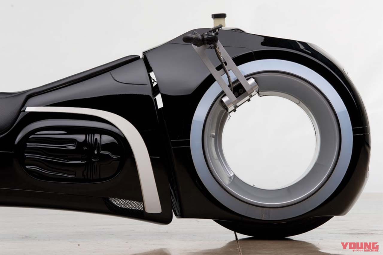 トロンのバイク｜「ぼくの考えた最強のマシン」系?! 『トロン』のマシンをワンオフで再現しちゃった夫婦の話