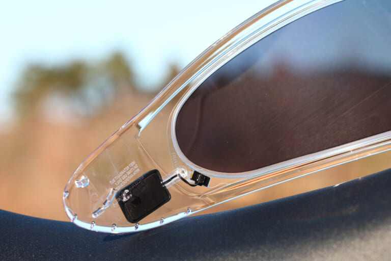 SHOEI|e:DRYLENS|「一度使ったらやめられない!」明るさが“自動的に”変わる!! 曇り止め+電子調光のSHOEI「e:DRYLENS」をテスト【試用インプレッション】