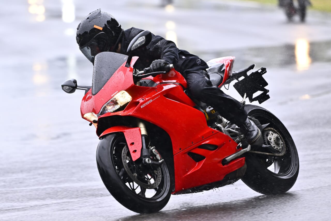 那須MSL外国車試乗会｜レッドバロン｜普通二輪免許でOK! サーキットで思う存分乗り比べ〈那須MSL外国車試乗会〉