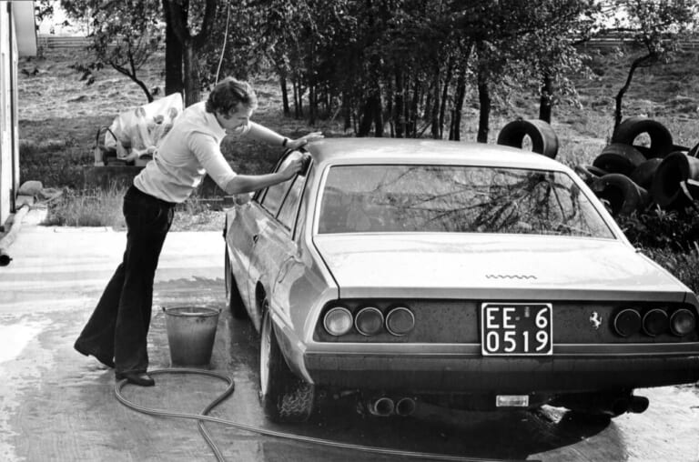 フェラーリ|365GT4 2+2|落札価格は4000万円?! ニキ・ラウダが職場への足として使ったフェラーリの4座2ドアクーペ