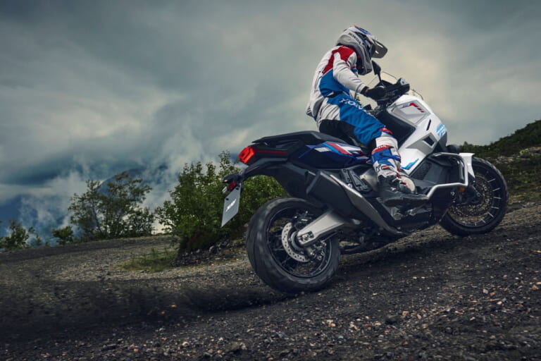 ホンダ｜X-ADV｜欧州仕様｜2026年モデル｜【欧州新車】ホンダ「X-ADV スペシャルエディション」次はトリコロールだ！ アフリカツインみが高まるアドベンチャースクーター
