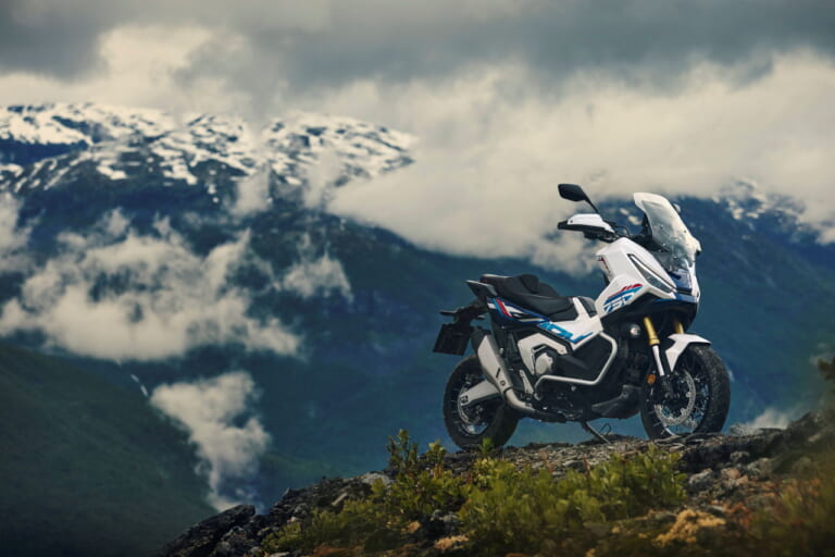 ホンダ｜X-ADV｜欧州仕様｜2026年モデル｜【欧州新車】ホンダ「X-ADV スペシャルエディション」次はトリコロールだ！ アフリカツインみが高まるアドベンチャースクーター