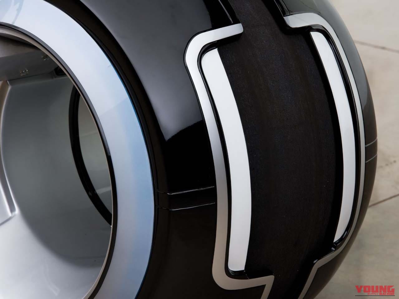 トロンのバイク|「ぼくの考えた最強のマシン」系?! 『トロン』のマシンをワンオフで再現しちゃった夫婦の話