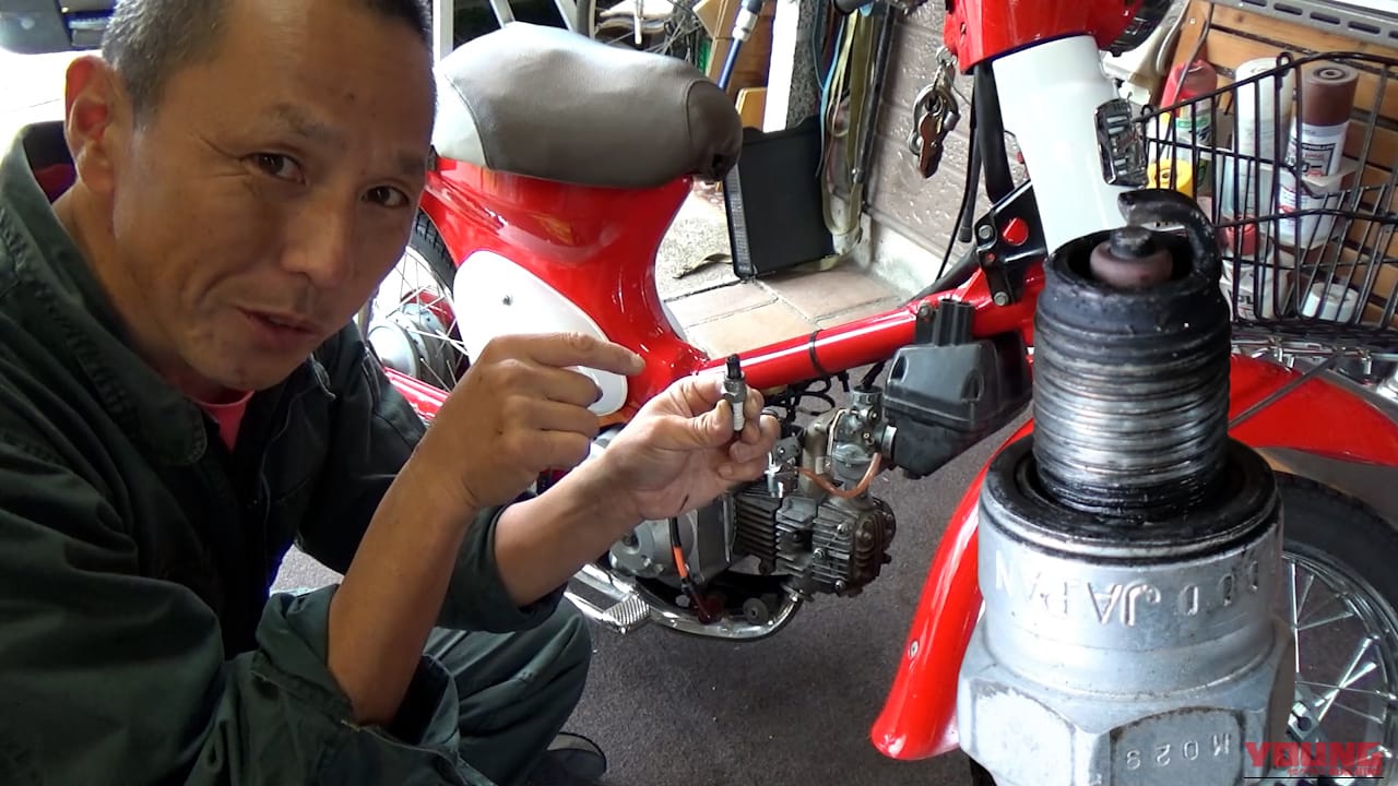 【DIY整備の裏技】もっと奥まで! "一歩踏み込んだ"スパークプラグの掃除方法教えます|【DIY整備の裏技】そのスパークプラグ清掃じゃ不十分! “一歩踏み込んだ”掃除方法教えます