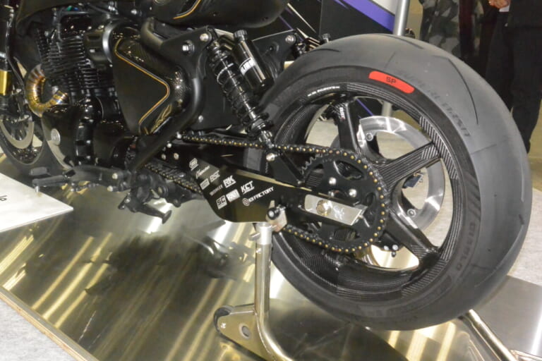 横浜ホットロッドショー｜ロイヤルエンフィールド｜キャリバー・ロイヤル（ROUGH CRAFTS）｜【ホットロッドショー】ロイヤルエンフィールド「ショットガン650」が大化け！ 昨季アワード3冠のマシンも登壇