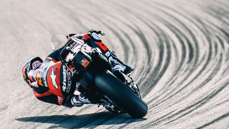 ペドロ・アコスタが披露した「トラコン全抜き」の神業|【2025年MotoGP注目記事ランキング】スズキ復帰の衝撃スクープから小椋藍の快挙まで一挙公開!