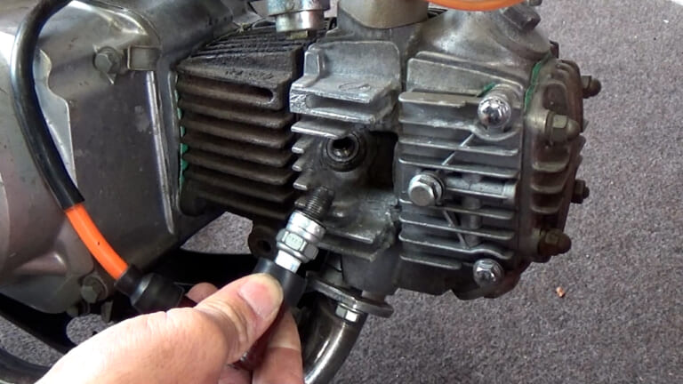 【DIY整備の裏技】もっと奥まで! "一歩踏み込んだ"スパークプラグの掃除方法教えます｜【DIY整備の裏技】そのスパークプラグ清掃じゃ不十分! “一歩踏み込んだ”掃除方法教えます