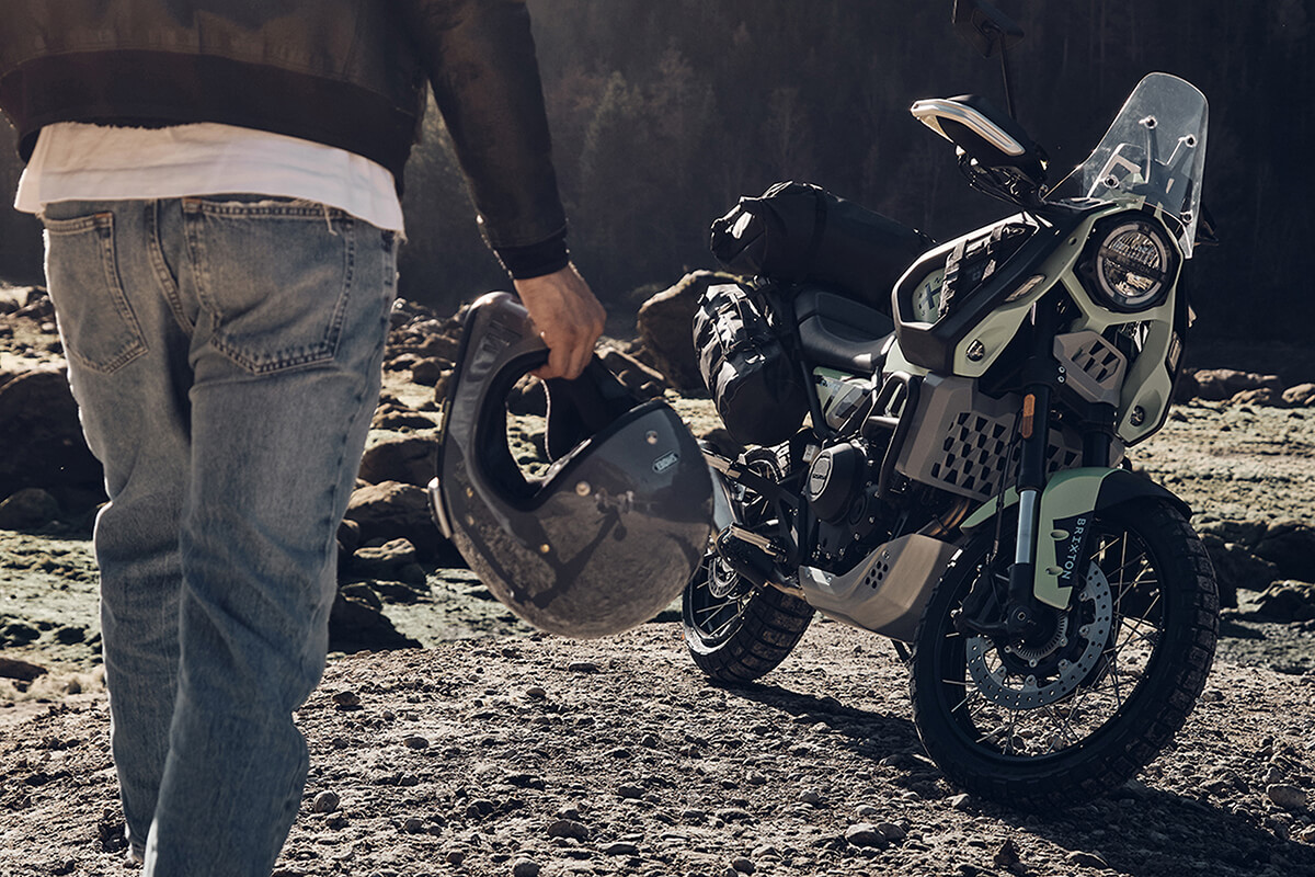 BRIXTON|CROSSFIRE500STORR｜唯一無二！新時代のアドベンチャーモデル・ブリクストン ストー(BRIXTON STORR)