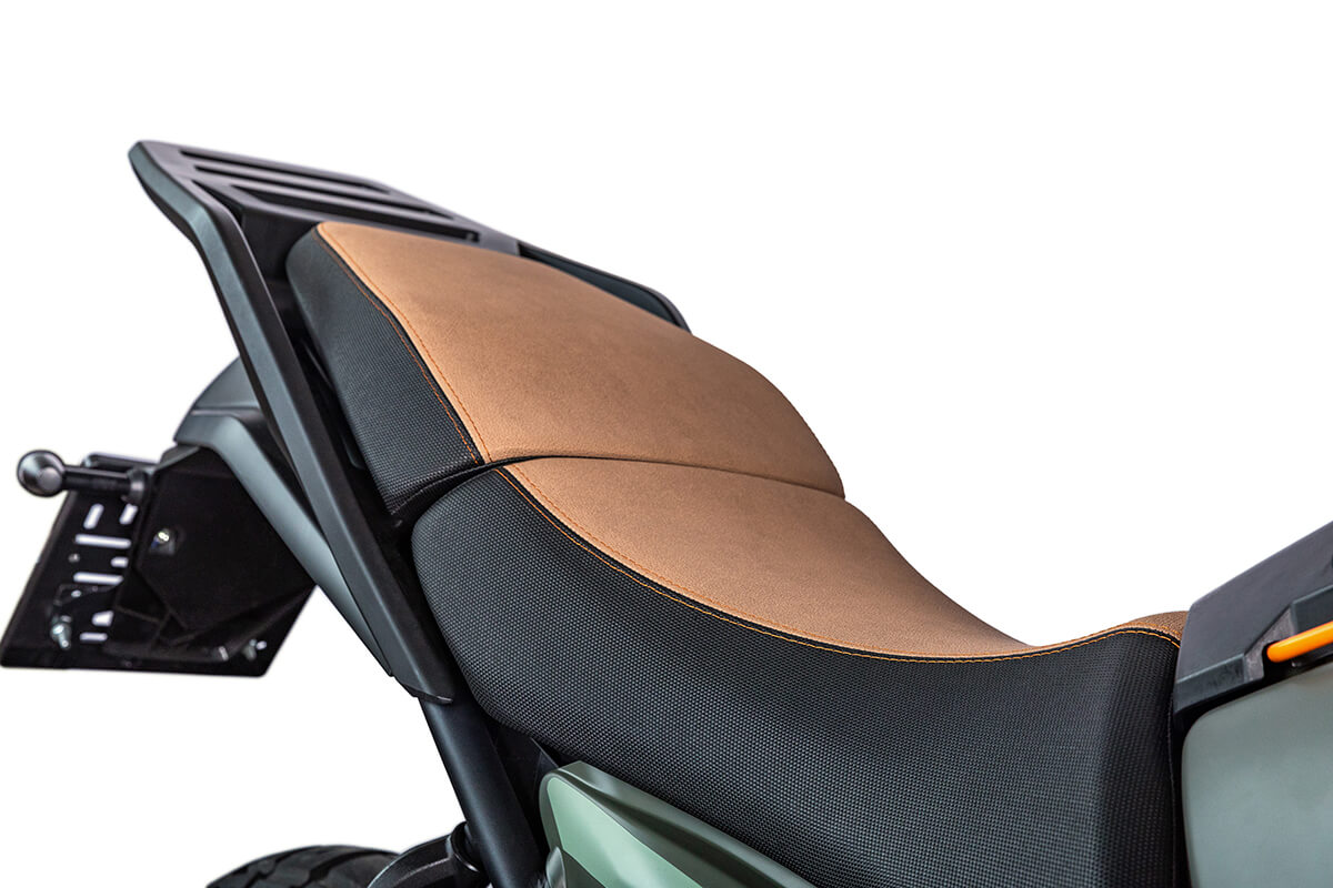 BRIXTON|CROSSFIRE500STORR|シート|唯一無二!新時代のアドベンチャーモデル・ブリクストン ストー(BRIXTON STORR)