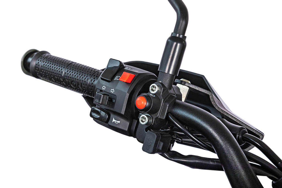 BRIXTON|CROSSFIRE500STORR｜左スイッチボックス｜唯一無二！新時代のアドベンチャーモデル・ブリクストン ストー(BRIXTON STORR)