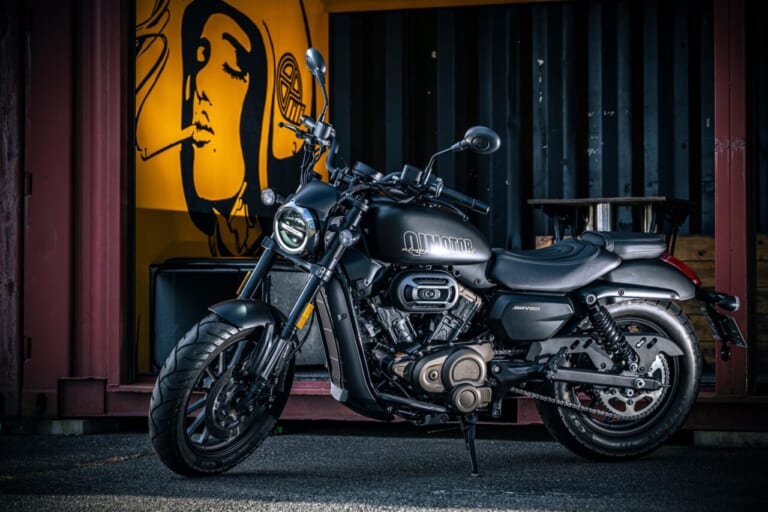 QJモーター|SRV250A|【新車試乗】「この見た目でオートマ?!」水冷Vツイン搭載の軽二輪クルーザー「QJMOTOR SRV250A」はクラス初『AMT』搭載【インプレッション】