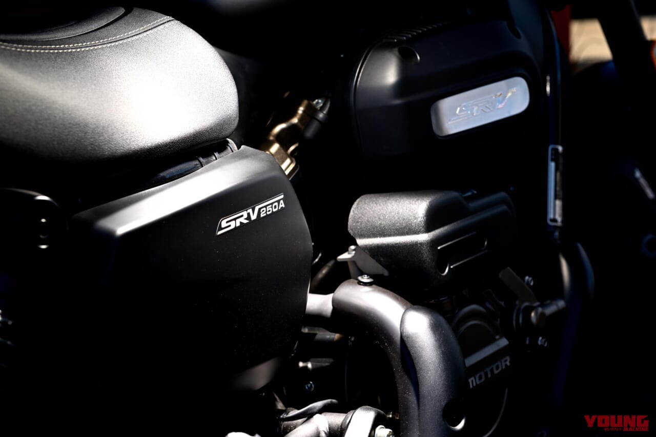 QJMOTOR SRV250A｜【新車試乗】「この見た目でオートマ?!」水冷Vツイン搭載の軽二輪クルーザー「QJMOTOR SRV250A」はクラス初『AMT』搭載【インプレッション】