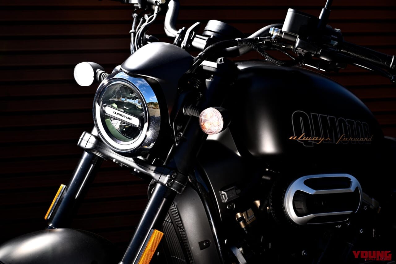 QJMOTOR SRV250A|【新車試乗】「この見た目でオートマ?!」水冷Vツイン搭載の軽二輪クルーザー「QJMOTOR SRV250A」はクラス初『AMT』搭載【インプレッション】