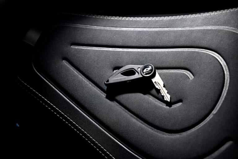 QJMOTOR SRV250A|【新車試乗】「この見た目でオートマ?!」水冷Vツイン搭載の軽二輪クルーザー「QJMOTOR SRV250A」はクラス初『AMT』搭載【インプレッション】