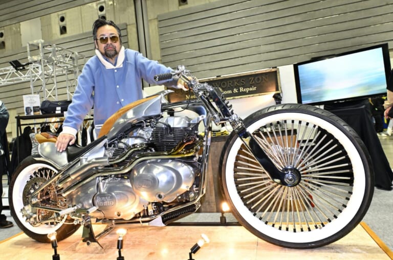 ロイヤルエンフィールド|【第33回 ヨコハマ ホットロッド カスタムショー2025】マジかよエンジン2基掛けッ!? ロイヤルエンフィールドが放つ衝撃カスタム「VITA」&「Carolina Reaper」横浜で世界初公開だ!