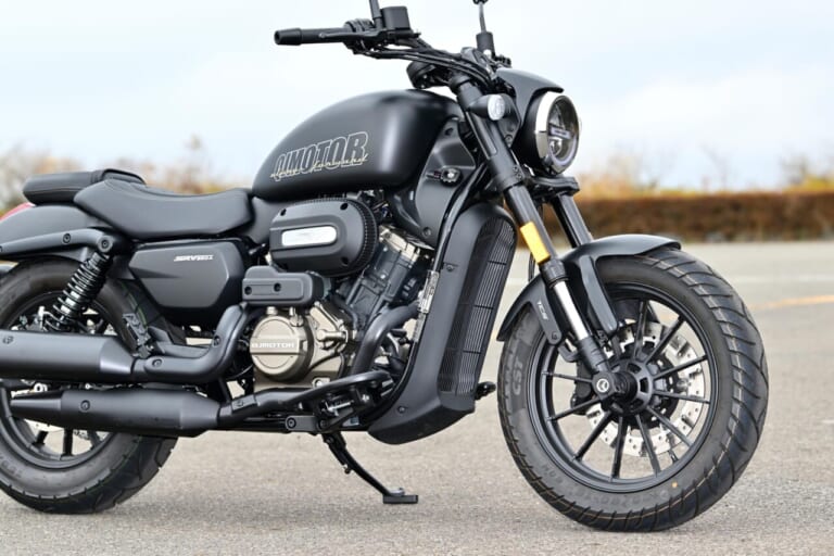 QJモーター|SRV250A|【新車試乗】「この見た目でオートマ?!」水冷Vツイン搭載の軽二輪クルーザー「QJMOTOR SRV250A」はクラス初『AMT』搭載【インプレッション】